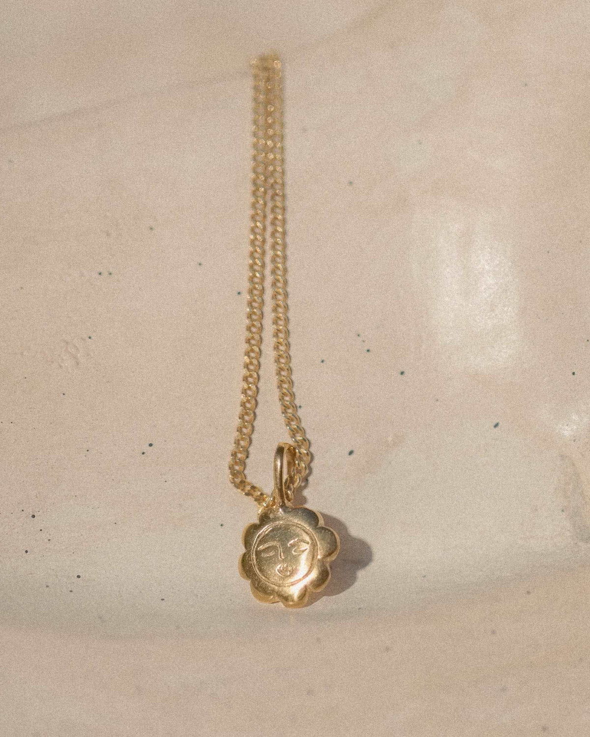 rauw x merge // lazy daisy necklace