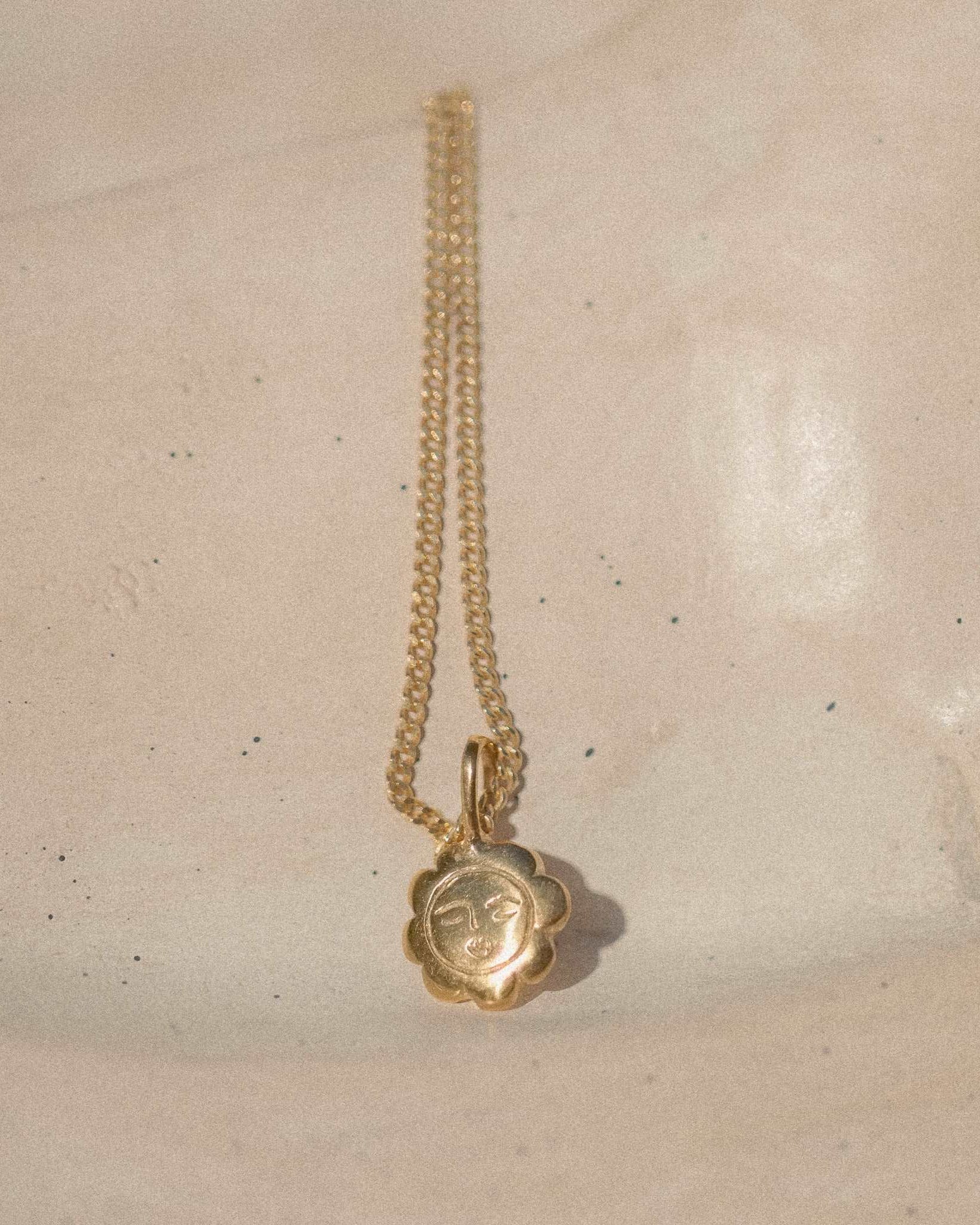 rauw x merge // lazy daisy necklace