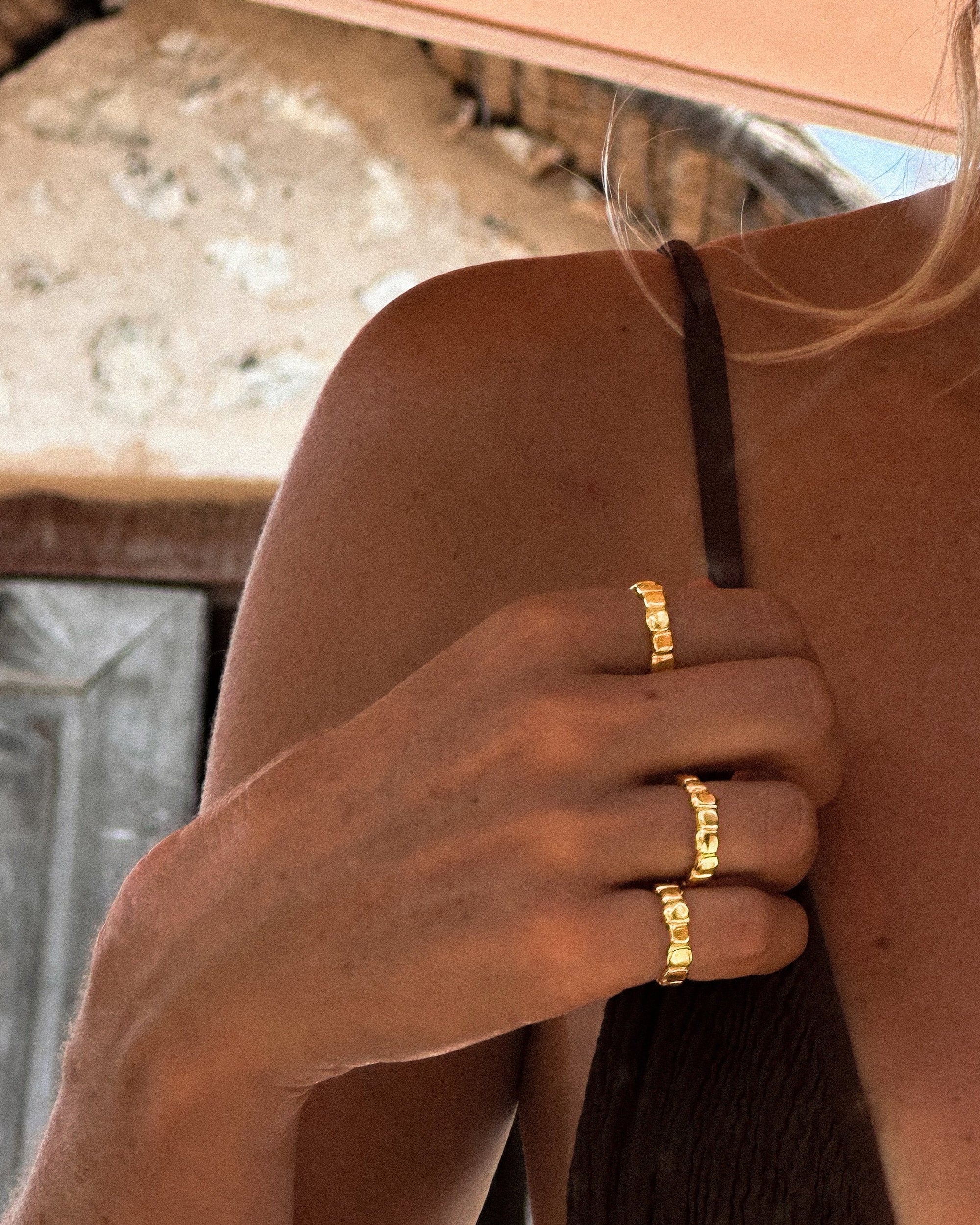 PEBBLE RING