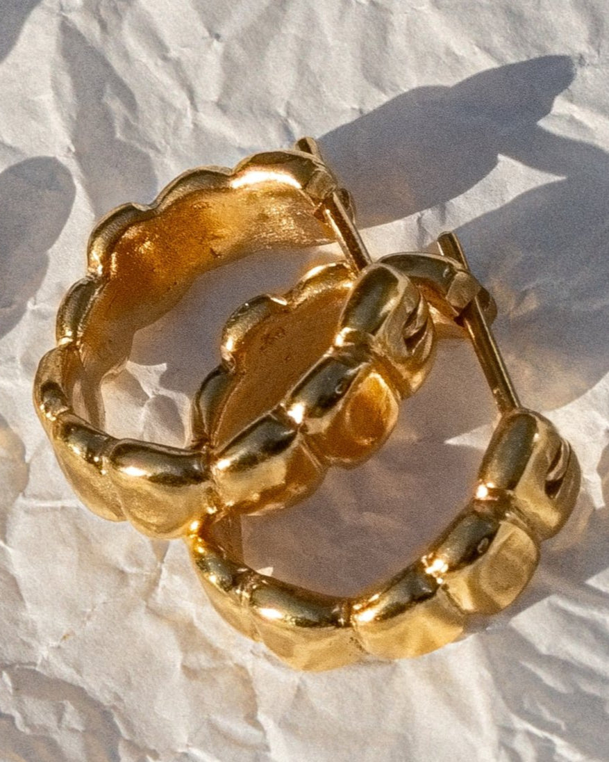 GOLD PEBBLE HOOPS / SMALL