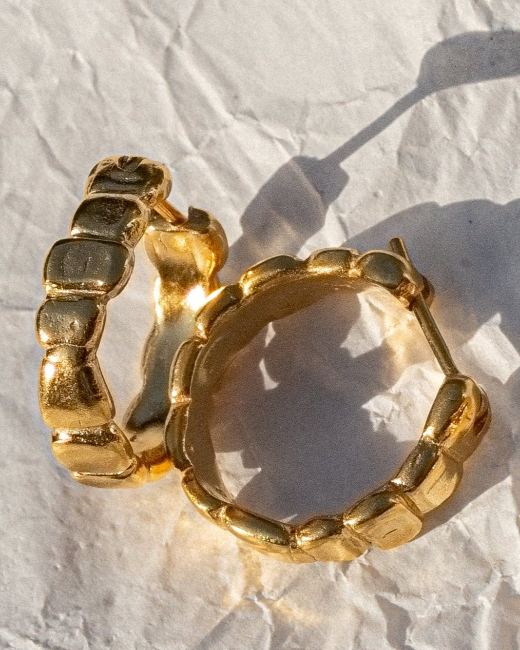 GOLD PEBBLE HOOPS / LARGE