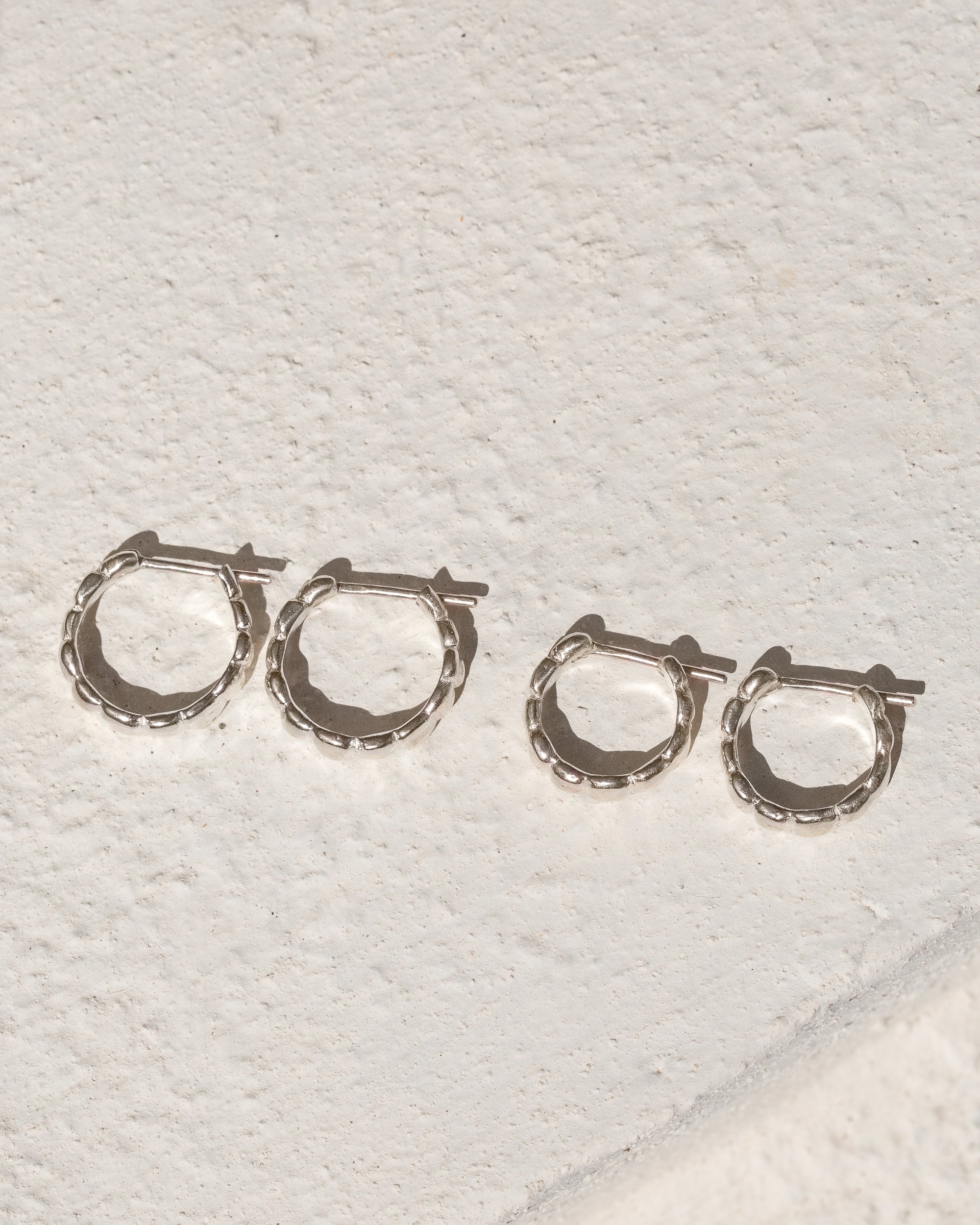 GOLD PEBBLE HOOPS / LARGE