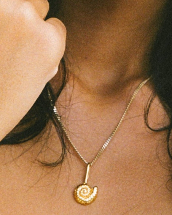 we.ar the sea necklace, lg. shell
