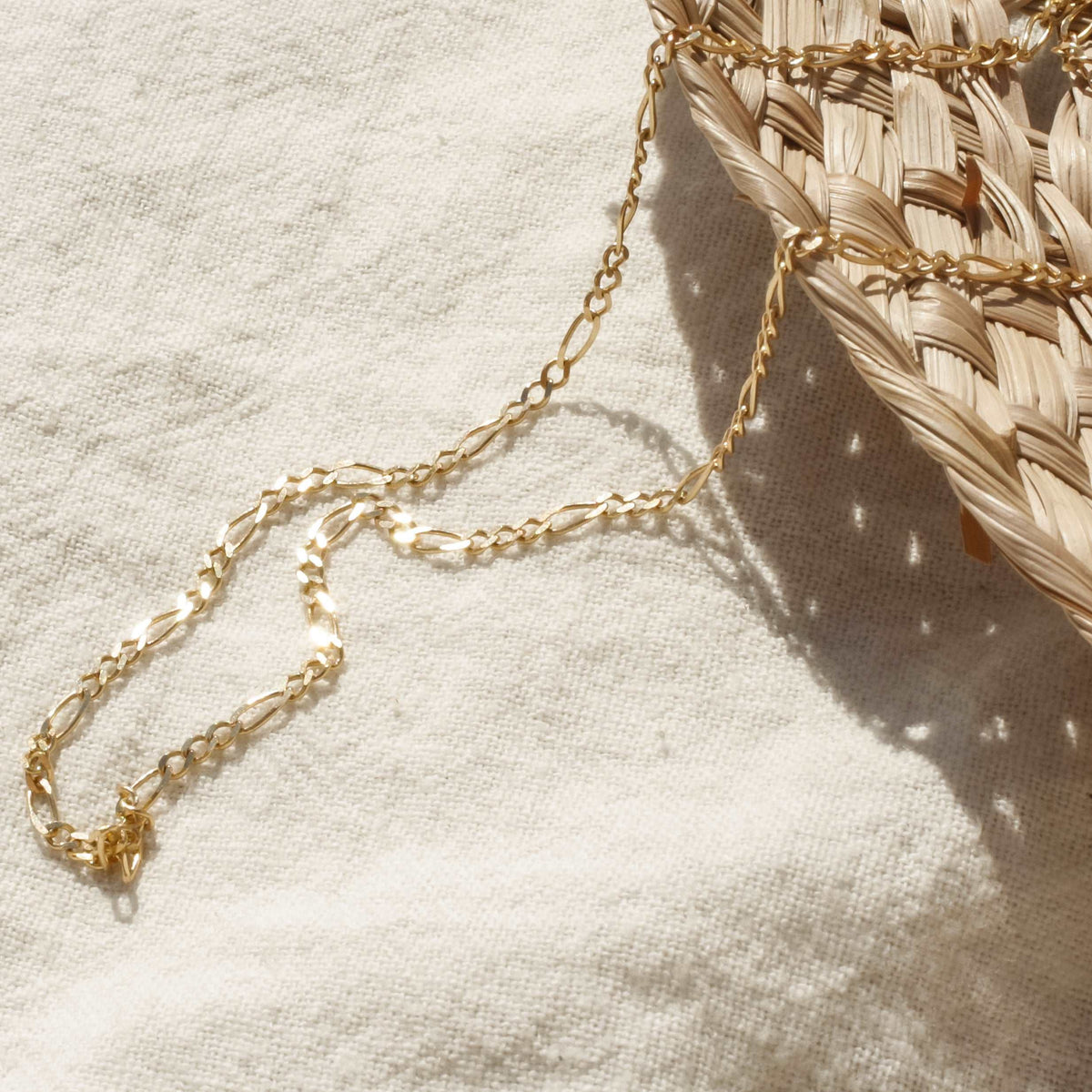 Gleaming chain // solid gold