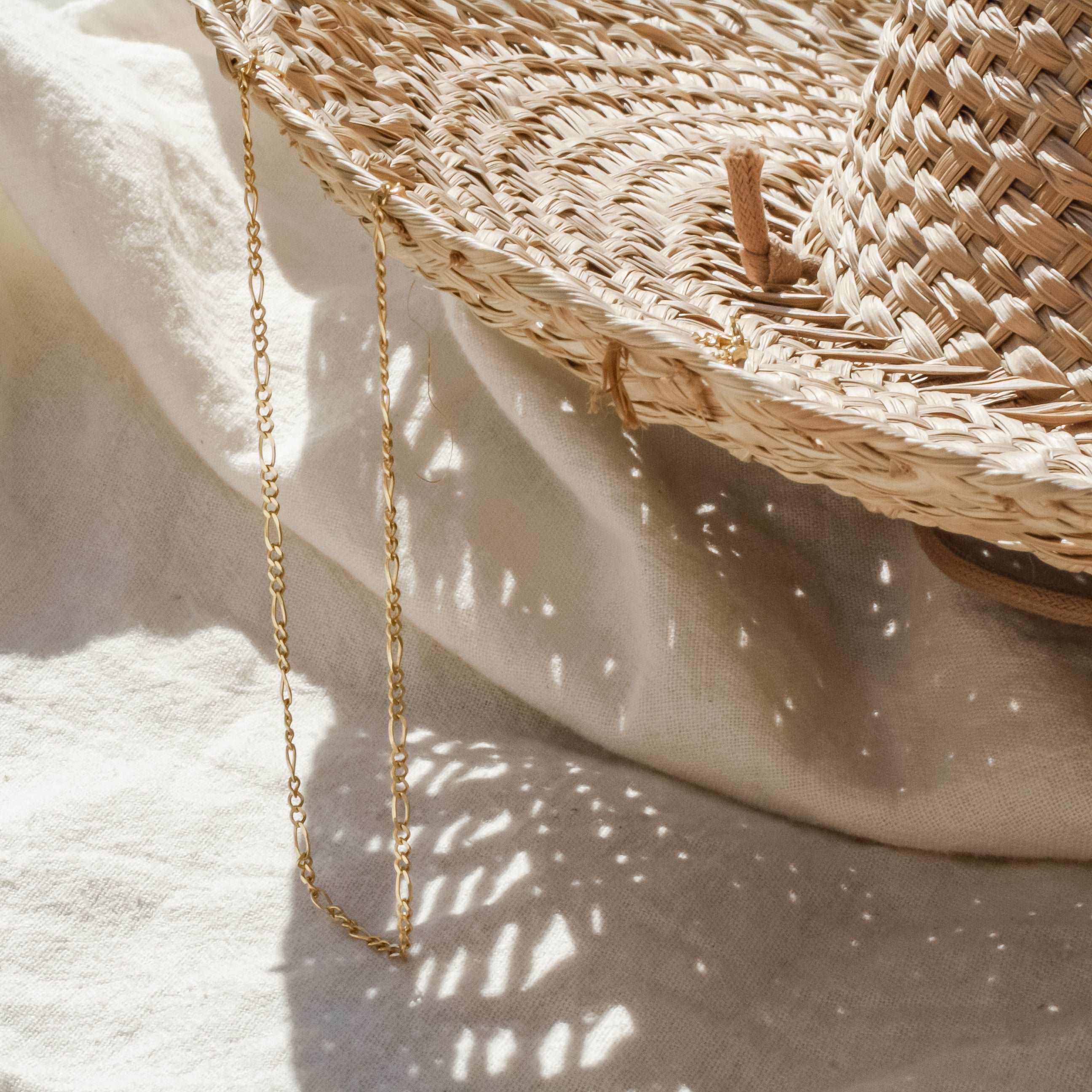 Gleaming chain // solid gold